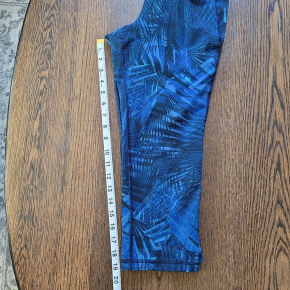 Old Navy Go Dry Active Compression Blue Palm Cropped Leggings Size Women Medium - Picture 7 of 11